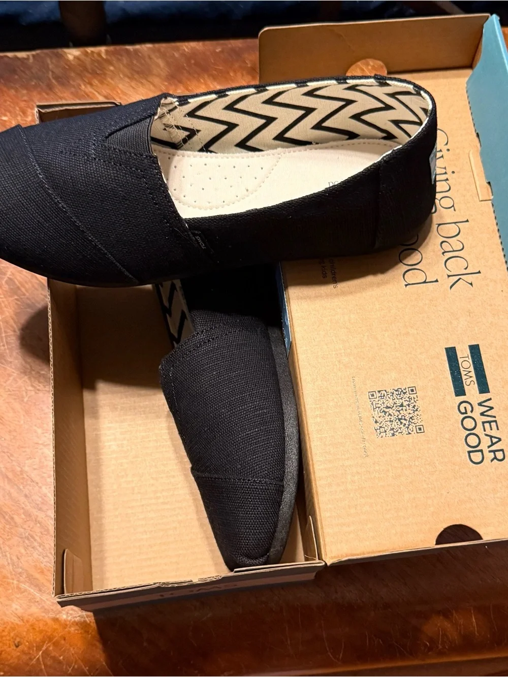 NIB - TOMS Women’s Classic Canvas Slip-On Shoes - Black-size 9